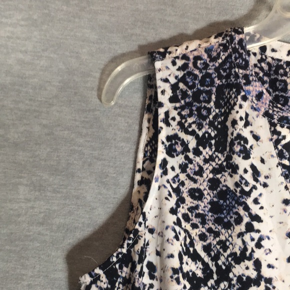 ADRIANNA PAPELL Animal Print Long Line Cool Comfy V-Neck Yoke Back Versatile - Picture 6 of 15